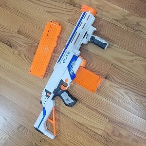 Nerf Retaliator comes with extra mag EUC